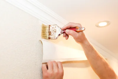 Pose de papier peint à Pianello — revêtements muraux et toiles de verre